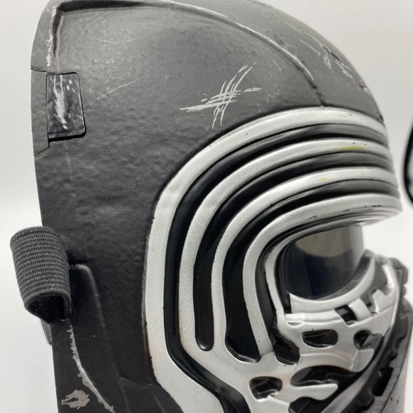 Star Wars Black Series Voice Changer Helmet Kylo Ren Toy Hasbro Takara Tomy - Picture 3 of 10